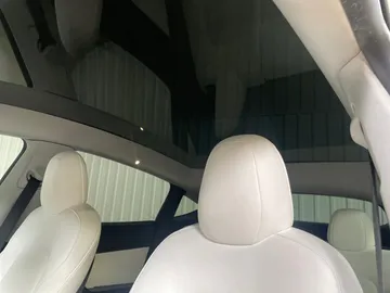 2021 Tesla Model Y - image 15