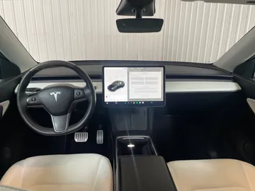 2021 Tesla Model Y - image 4