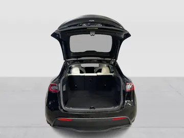 2021 Tesla Model Y - image 12