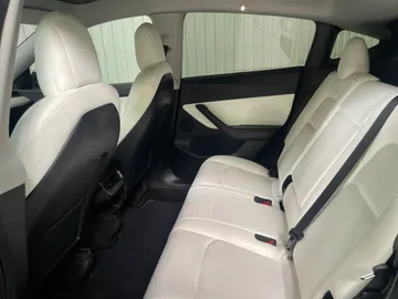 2021 Tesla Model Y - image 14