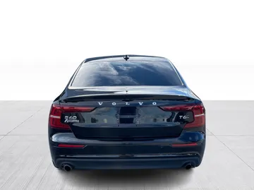 2019 Volvo S60 - image 13