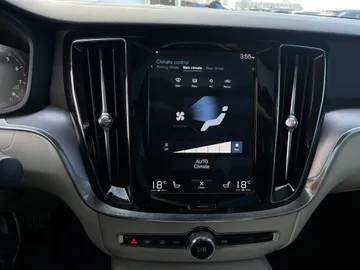 2019 Volvo S60 - image 23