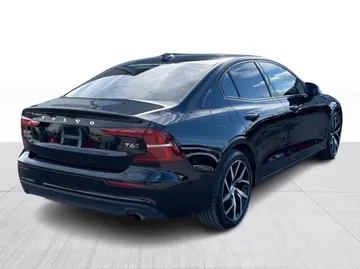 2019 Volvo S60 - image 15