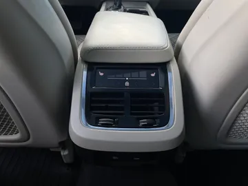 2019 Volvo S60 - image 26