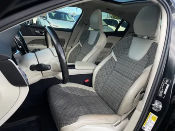 2019 Volvo S60 - image 3