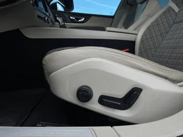 2019 Volvo S60 - image 25