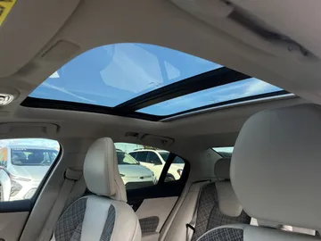 2019 Volvo S60 - image 6
