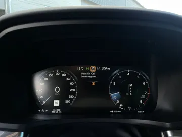 2019 Volvo S60 - image 17