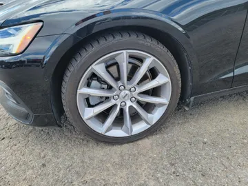 2019 Volvo S60 - image 9