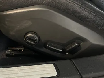 2019 Volvo S60 - image 18