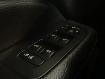 2019 Volvo S60 - image 27