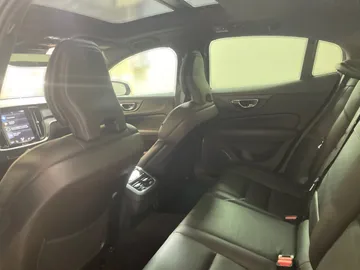 2019 Volvo S60 - image 11