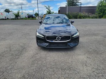 2019 Volvo S60 - image 2