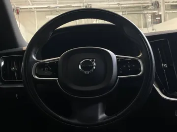 2019 Volvo S60 - image 16
