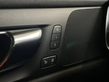 2019 Volvo S60 - image 28