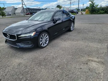 2019 Volvo S60 - image 3