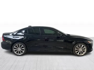 2019 Volvo S60 - image 9