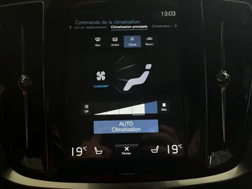 2019 Volvo S60 - image 25