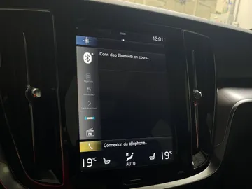 2019 Volvo S60 - image 33