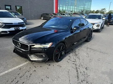 2019 Volvo S60 - image 3