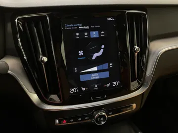 2019 Volvo S60 - image 24