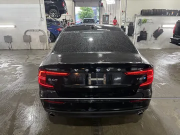 2019 Volvo S60 - image 6