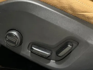 2019 Volvo S60 - image 19