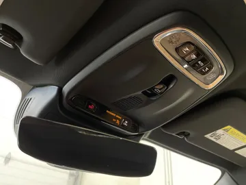 2019 Volvo S60 - image 17