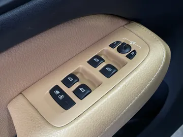2019 Volvo S60 - image 25