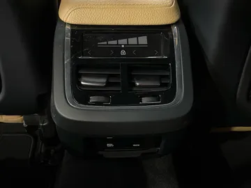 2019 Volvo S60 - image 33