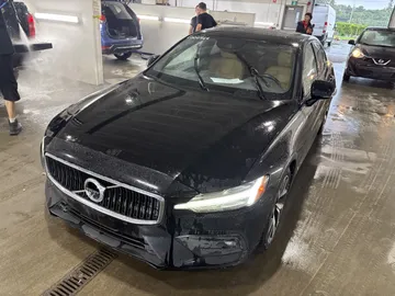 2019 Volvo S60 - image 3