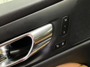 2019 Volvo S60 - image 20