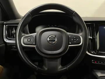 2019 Volvo S60 - image 26