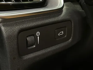 2019 Volvo S60 - image 31