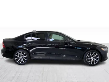 2019 Volvo S60 - image 2
