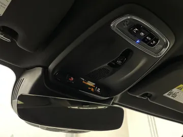 2019 Volvo S60 - image 17