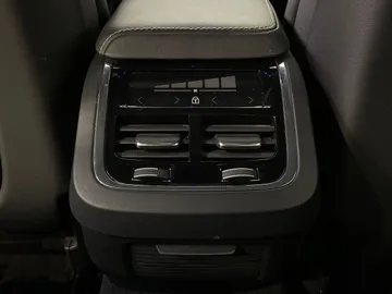 2019 Volvo S60 - image 34