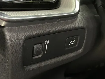 2019 Volvo S60 - image 32
