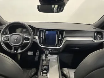 2019 Volvo S60 - image 4