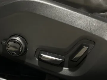 2019 Volvo S60 - image 19