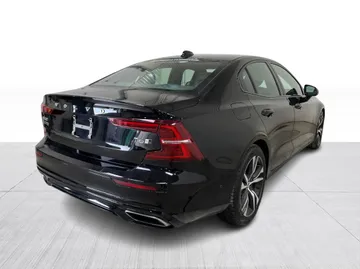 2019 Volvo S60 - image 15
