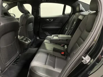 2019 Volvo S60 - image 16