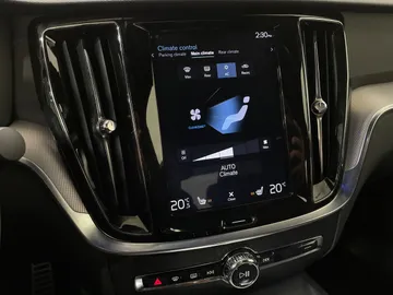2019 Volvo S60 - image 24
