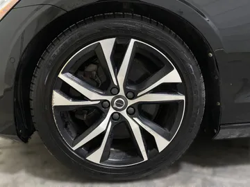 2019 Volvo S60 - image 7