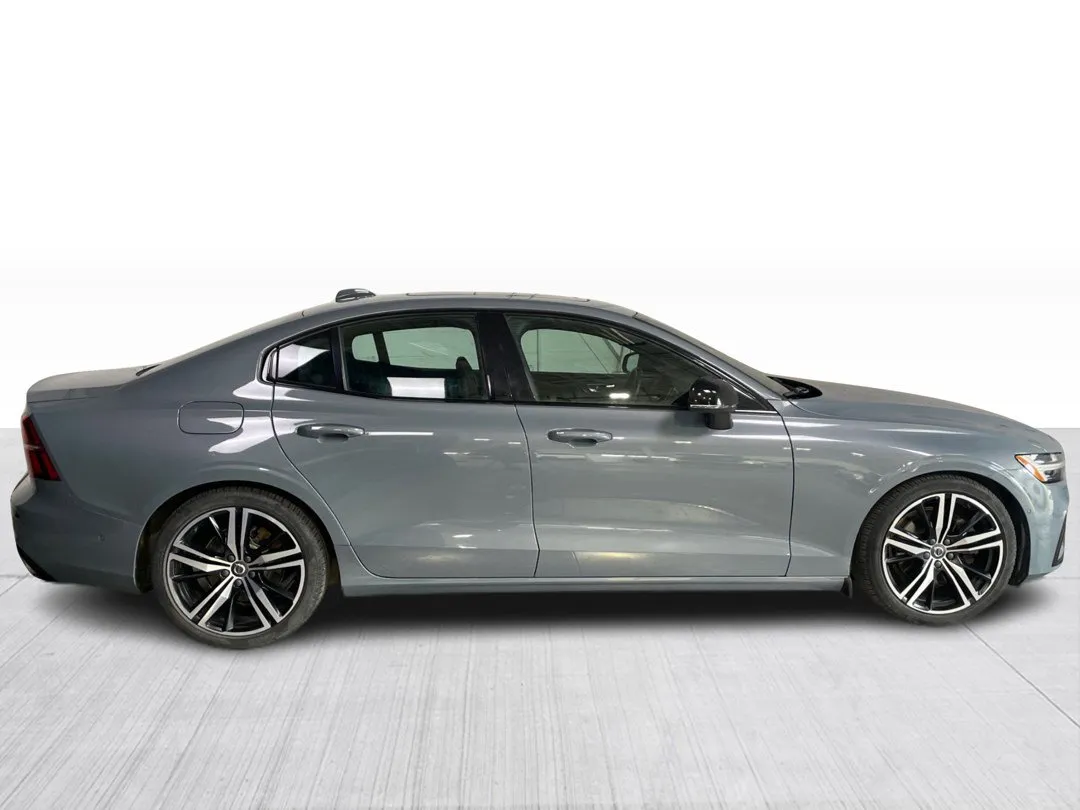 2022 Volvo S60 — photo 2