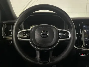 2022 Volvo S60 - image 19