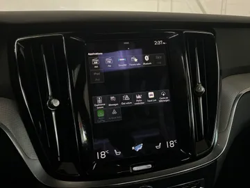 2022 Volvo S60 - image 8