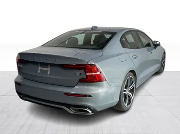 2022 Volvo S60 - image 15