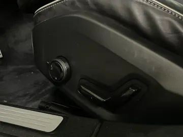 2022 Volvo S60 - image 20