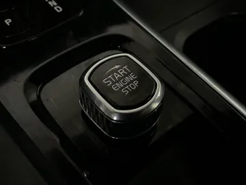 2022 Volvo S60 - image 24